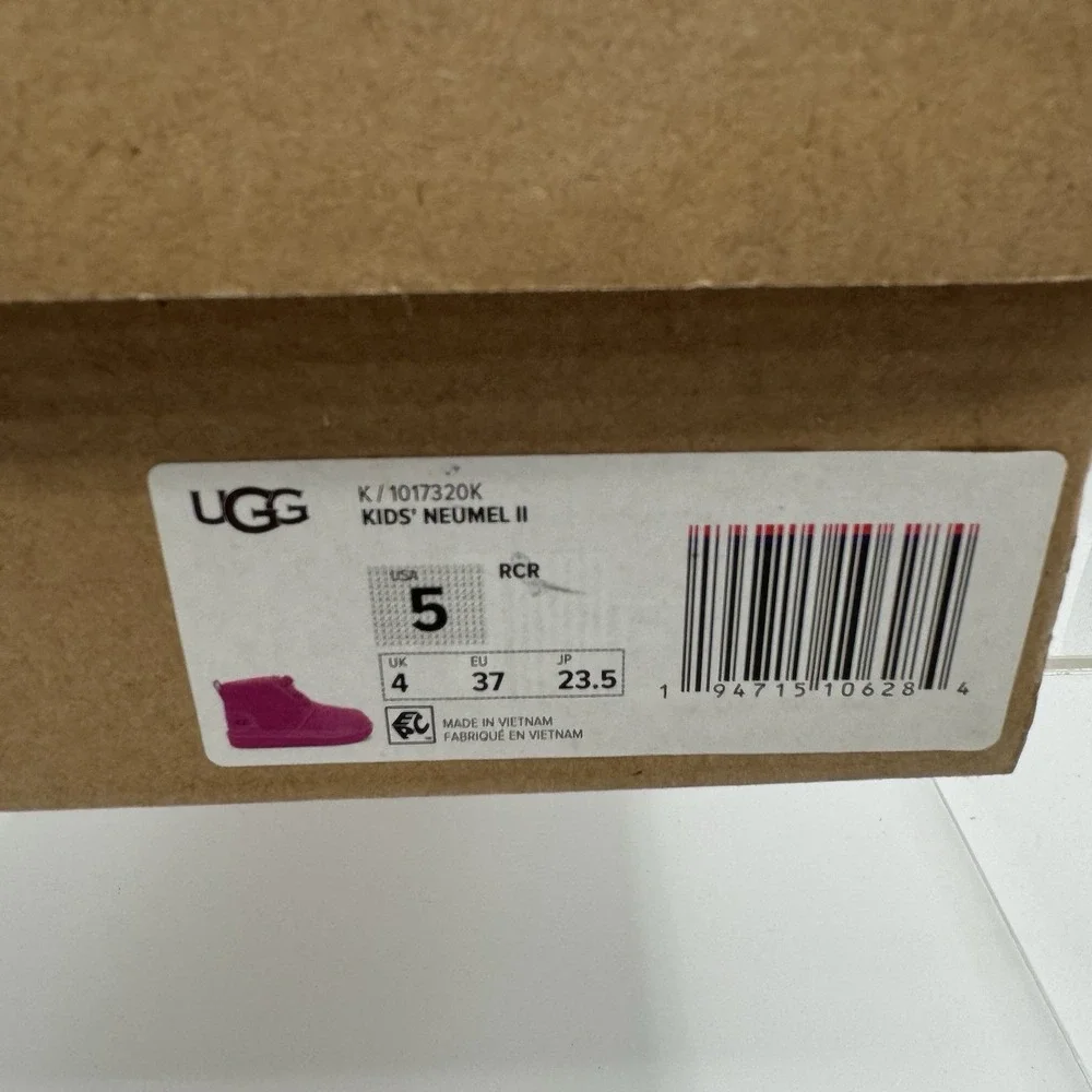 Brand New UGG Neumel II Rose Pink Chukka Ankle Boots Size 5 Big Kids 1017320K